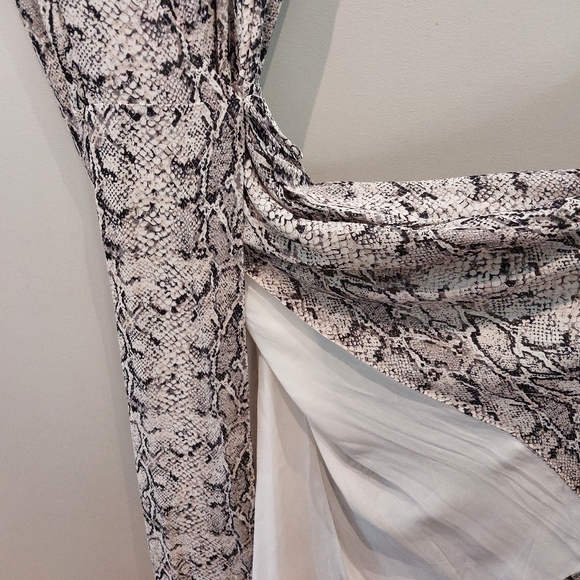 Reformation Snakeskin Print wrap dress, XS - Picture 4 of 5